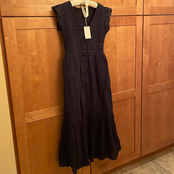 Quince Dresses & Skirts - Quince Organic Textured Cotton Smocked V-Neck Midi Dress **read description